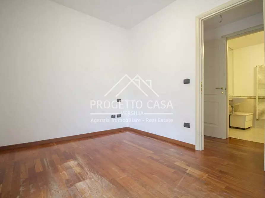 Immagine 16 di Appartamento in vendita  in Via Silvio Micheli a Viareggio