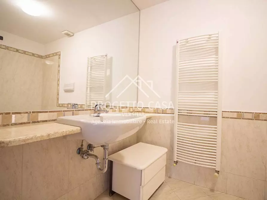 Immagine 18 di Appartamento in vendita  in Via Silvio Micheli a Viareggio