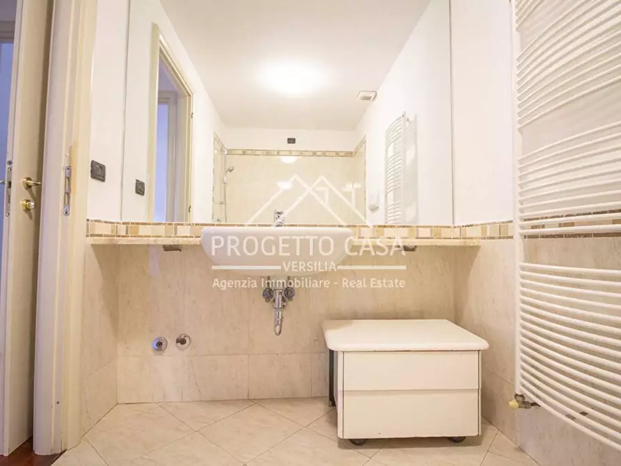 Immagine 23 di Appartamento in vendita  in Via Silvio Micheli a Viareggio