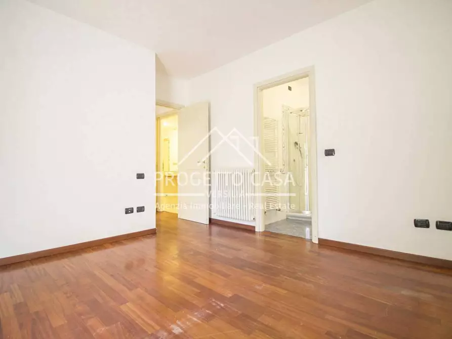 Immagine 28 di Appartamento in vendita  in Via Silvio Micheli a Viareggio