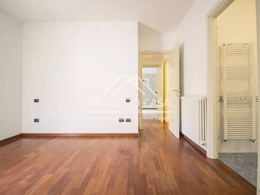 Immagine 30 di Appartamento in vendita  in Via Silvio Micheli a Viareggio