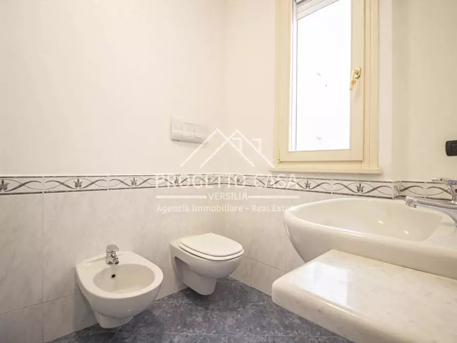 Immagine 33 di Appartamento in vendita  in Via Silvio Micheli a Viareggio