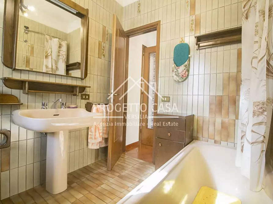 Immagine 18 di Casa indipendente in vendita  in VIA LELIO GIUSTI a Viareggio