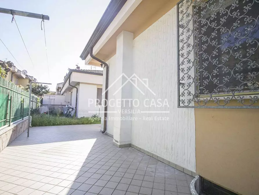 Immagine 40 di Casa indipendente in vendita  in VIA LELIO GIUSTI a Viareggio