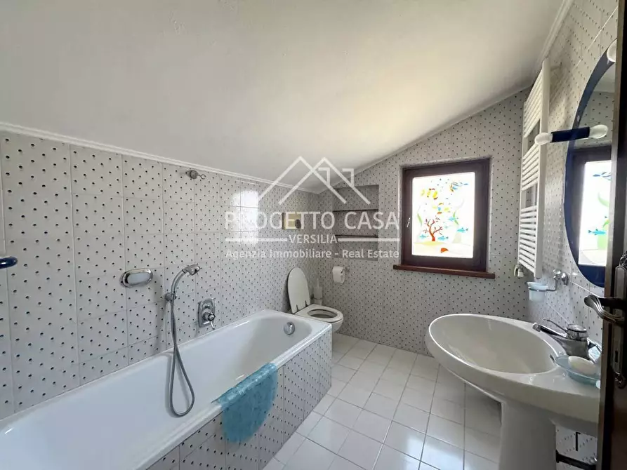 Immagine 14 di Appartamento in vendita  in VIA BOLOGNA a Viareggio