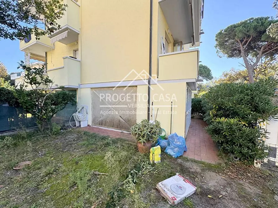 Immagine 34 di Appartamento in vendita  in VIA BOLOGNA a Viareggio