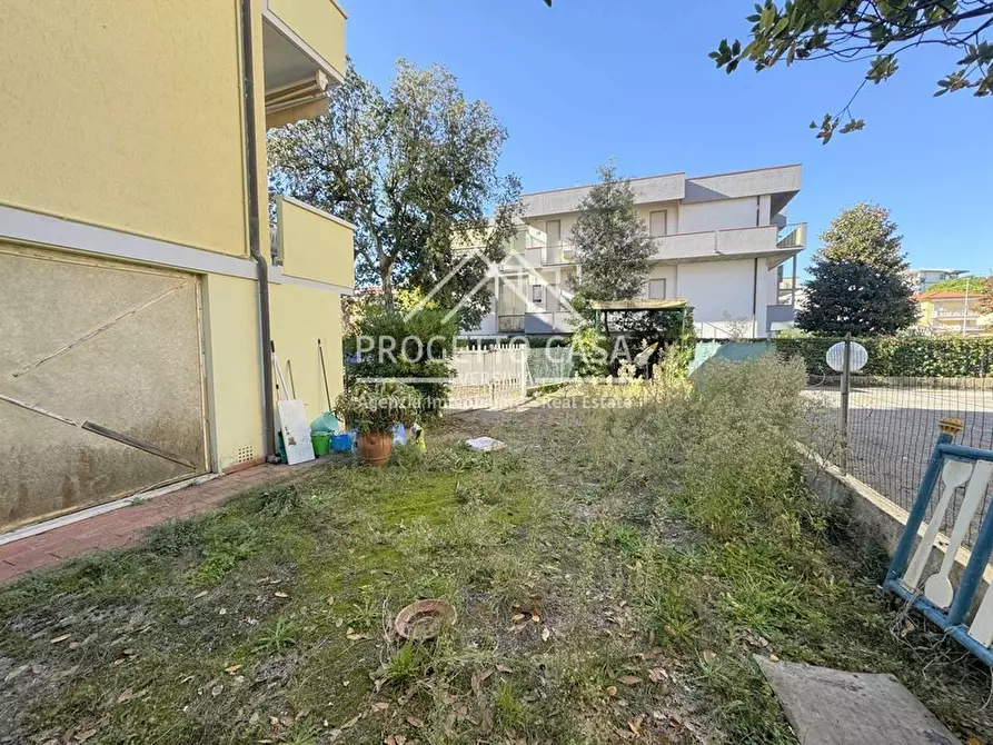 Immagine 36 di Appartamento in vendita  in VIA BOLOGNA a Viareggio