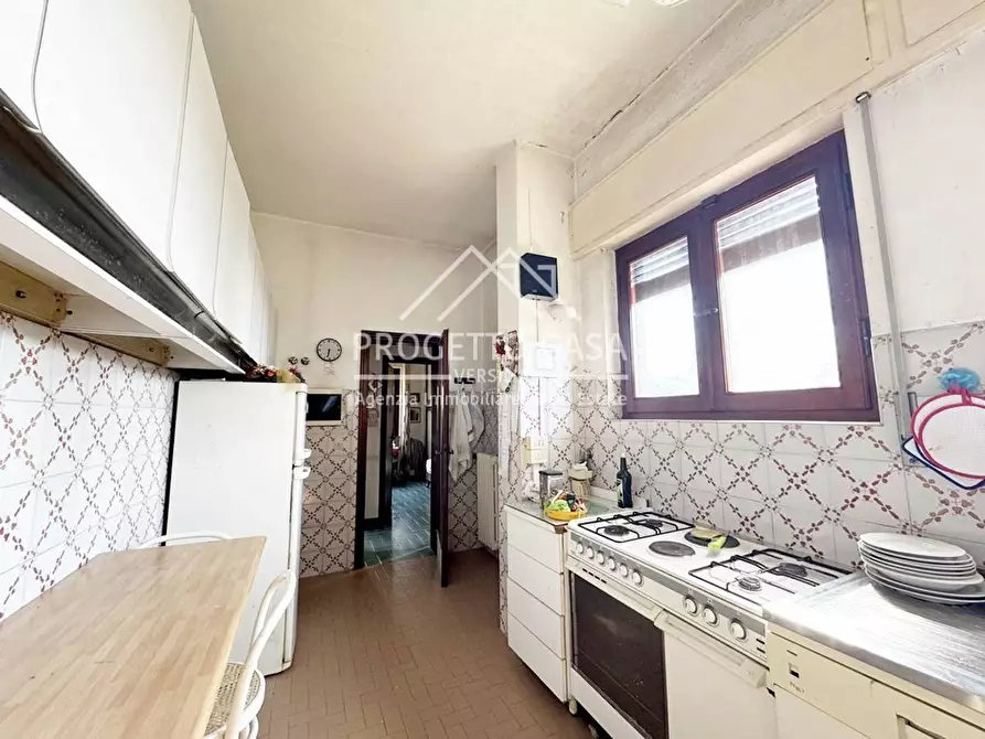 Immagine 10 di Casa indipendente in vendita  in VIA TOTI a Viareggio