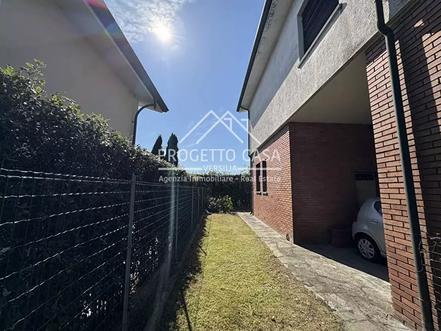 Immagine 26 di Casa indipendente in vendita  in VIA TOTI a Viareggio