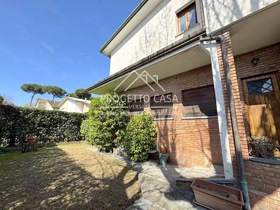Immagine 31 di Casa indipendente in vendita  in VIA TOTI a Viareggio