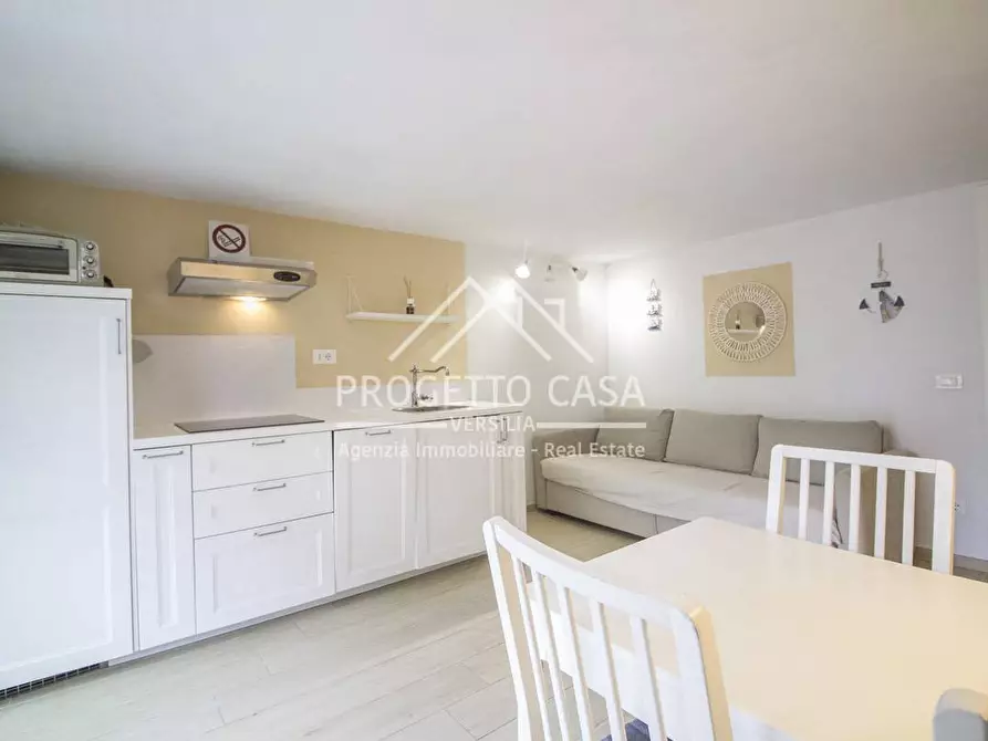 Immagine 8 di Appartamento in vendita  in via margherita hack a Camaiore