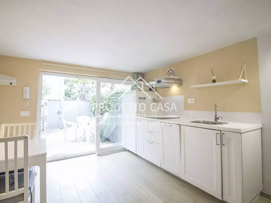 Immagine 10 di Appartamento in vendita  in via margherita hack a Camaiore