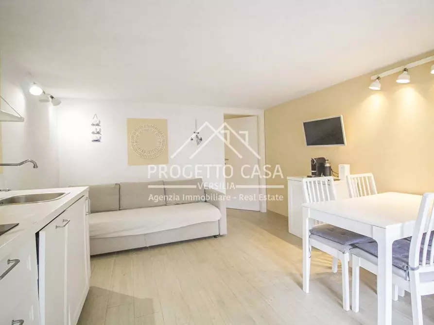 Immagine 11 di Appartamento in vendita  in via margherita hack a Camaiore