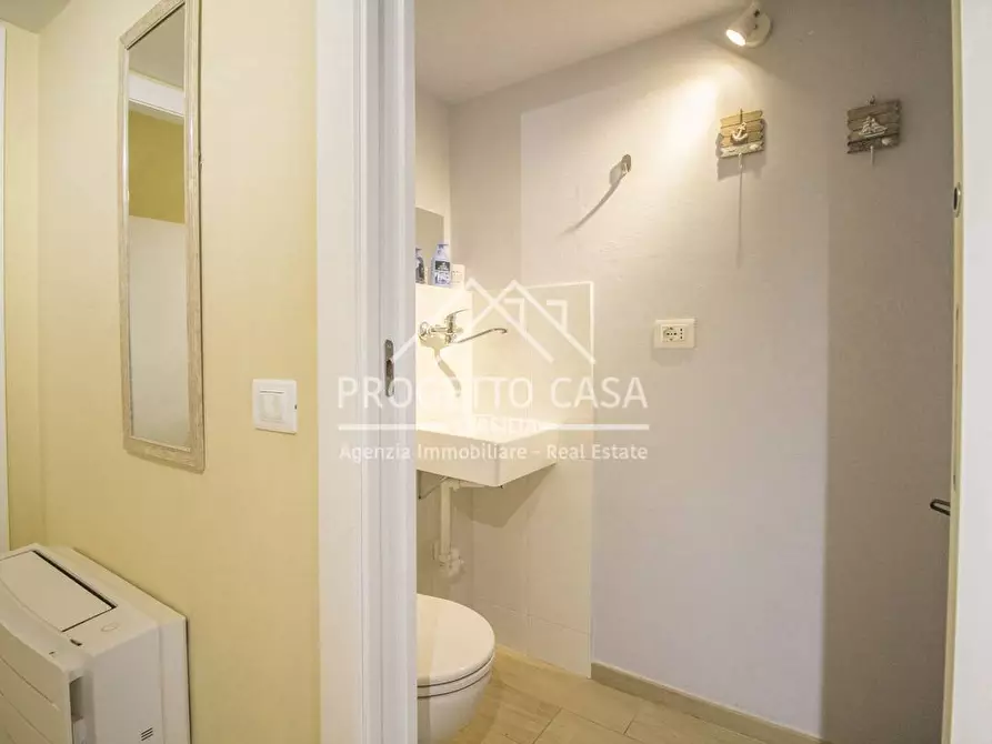 Immagine 17 di Appartamento in vendita  in via margherita hack a Camaiore