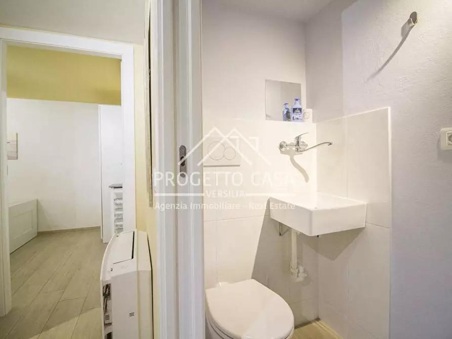 Immagine 18 di Appartamento in vendita  in via margherita hack a Camaiore