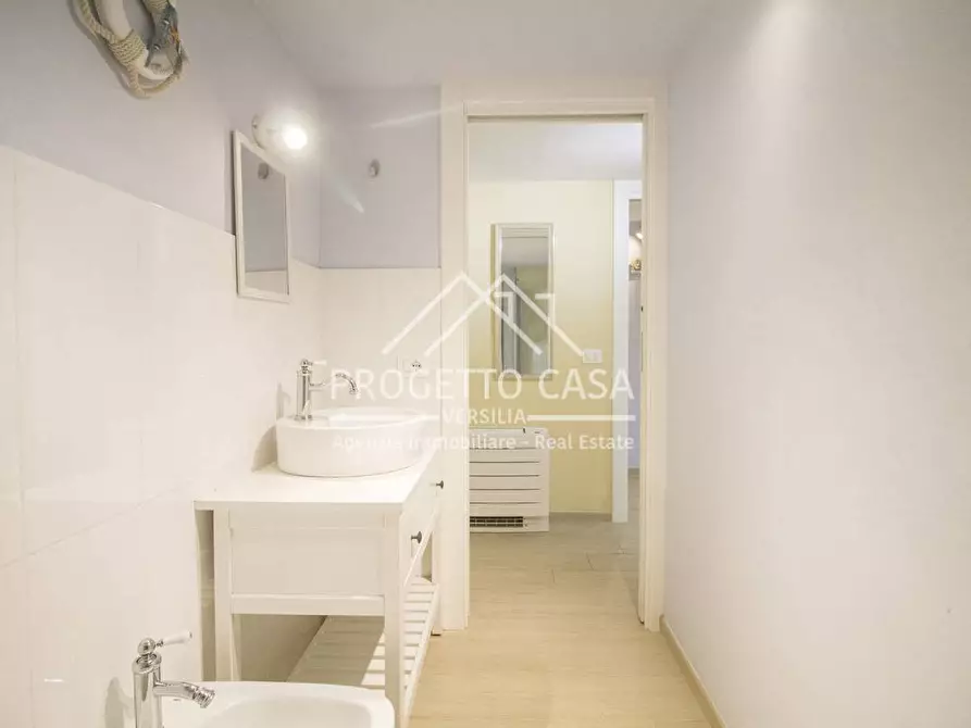 Immagine 24 di Appartamento in vendita  in via margherita hack a Camaiore