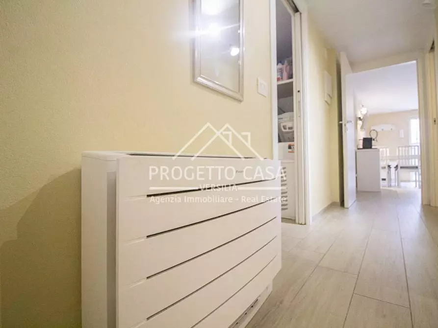 Immagine 31 di Appartamento in vendita  in via margherita hack a Camaiore