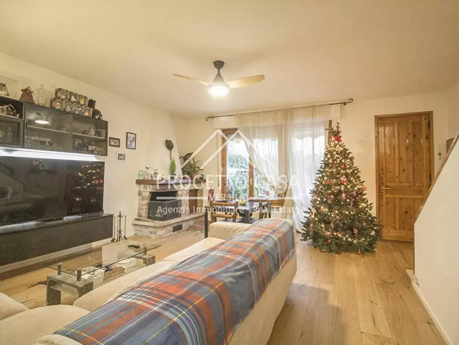 Immagine 3 di Casa indipendente in vendita  in VIA DELLE ACACIE a Viareggio