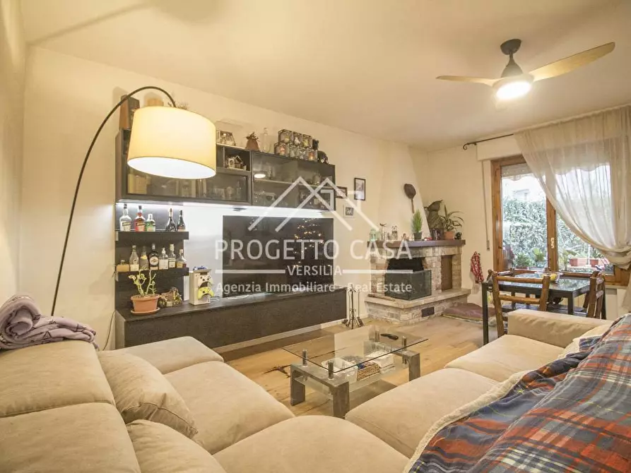 Immagine 4 di Casa indipendente in vendita  in VIA DELLE ACACIE a Viareggio