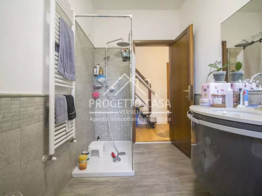 Immagine 34 di Casa indipendente in vendita  in VIA DELLE ACACIE a Viareggio