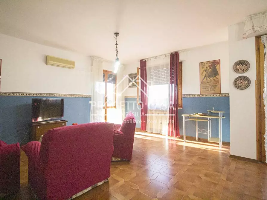 Immagine 3 di Appartamento in vendita  in VIA DEI MARMI a Viareggio