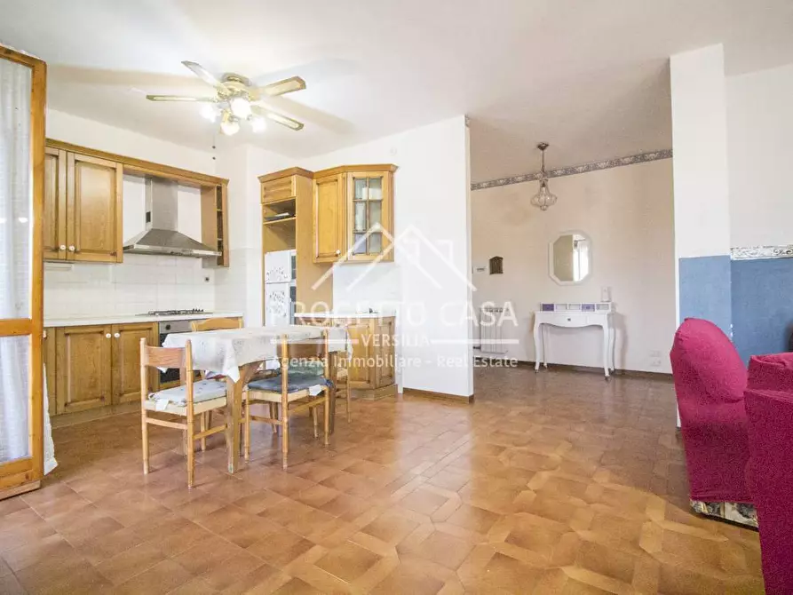 Immagine 4 di Appartamento in vendita  in VIA DEI MARMI a Viareggio