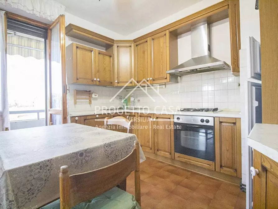 Immagine 5 di Appartamento in vendita  in VIA DEI MARMI a Viareggio