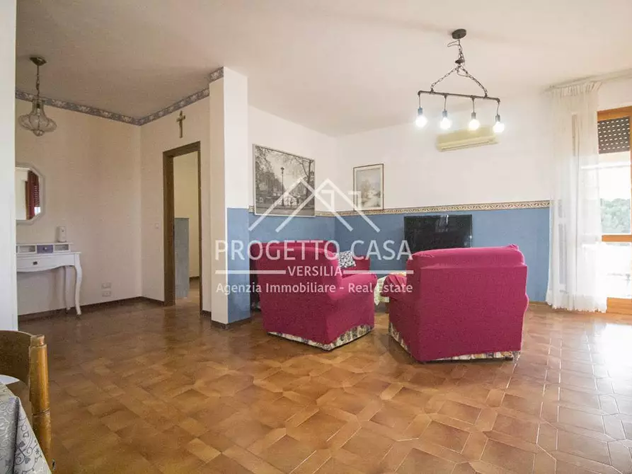 Immagine 8 di Appartamento in vendita  in VIA DEI MARMI a Viareggio