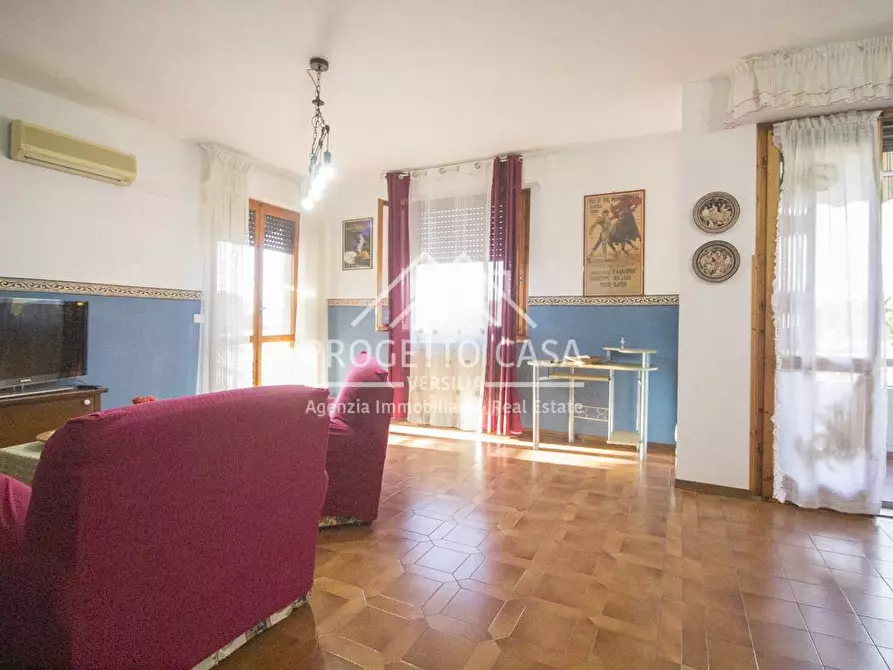 Immagine 9 di Appartamento in vendita  in VIA DEI MARMI a Viareggio