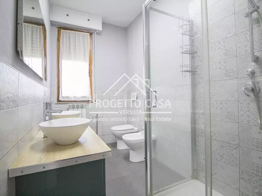 Immagine 28 di Appartamento in vendita  in VIA DEI MARMI a Viareggio