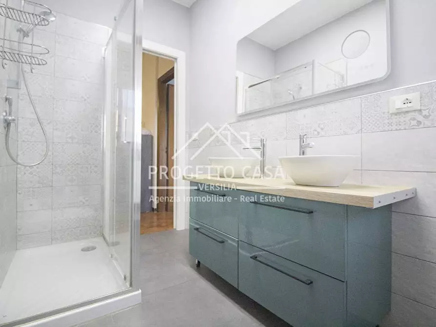 Immagine 31 di Appartamento in vendita  in VIA DEI MARMI a Viareggio