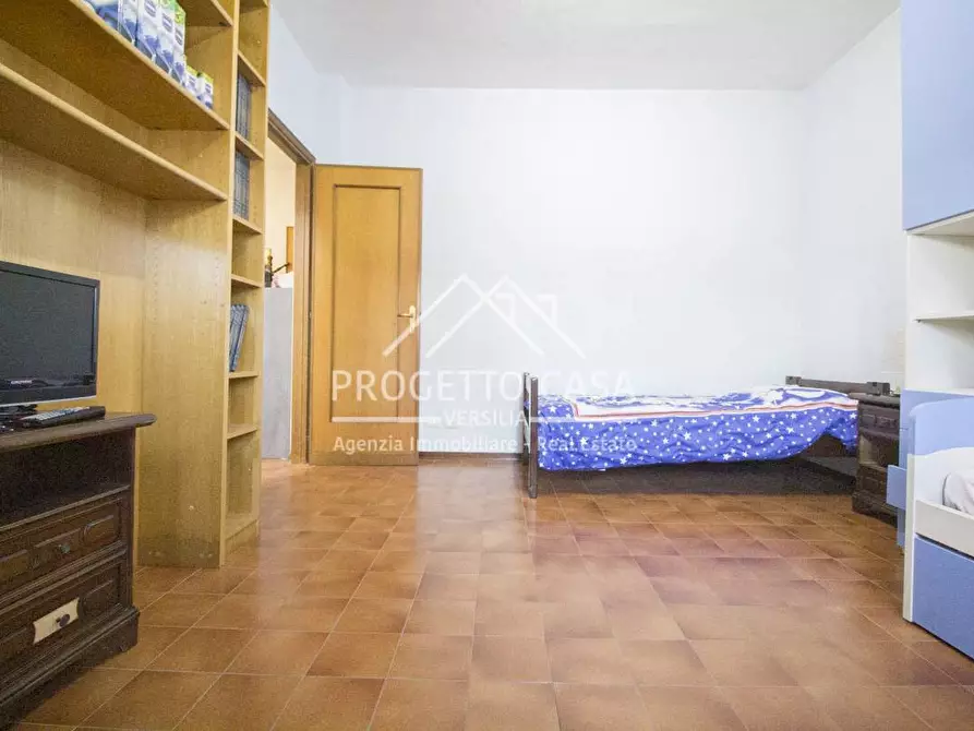 Immagine 35 di Appartamento in vendita  in VIA DEI MARMI a Viareggio