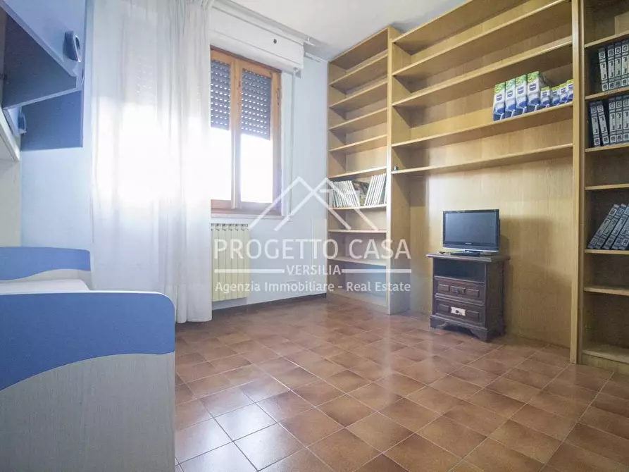 Immagine 36 di Appartamento in vendita  in VIA DEI MARMI a Viareggio