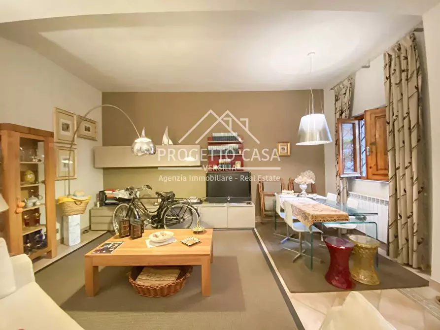 Immagine 2 di Casa indipendente in vendita  in via colombo a Viareggio