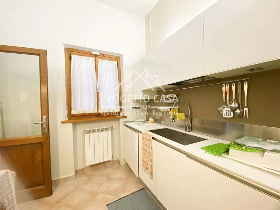 Immagine 7 di Casa indipendente in vendita  in via colombo a Viareggio