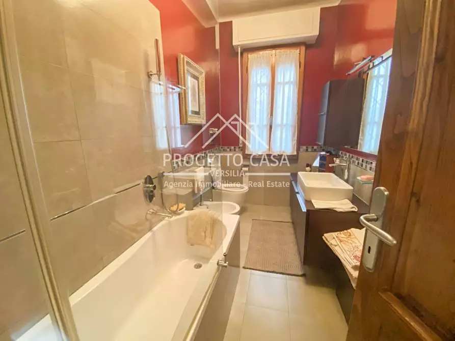 Immagine 22 di Casa indipendente in vendita  in via colombo a Viareggio