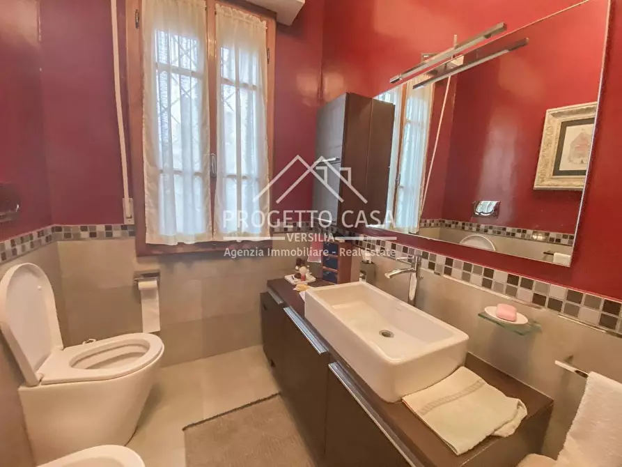 Immagine 25 di Casa indipendente in vendita  in via colombo a Viareggio