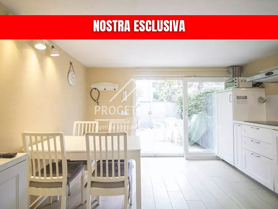 Immagine 1 di Appartamento in vendita  in via margherita hack a Camaiore