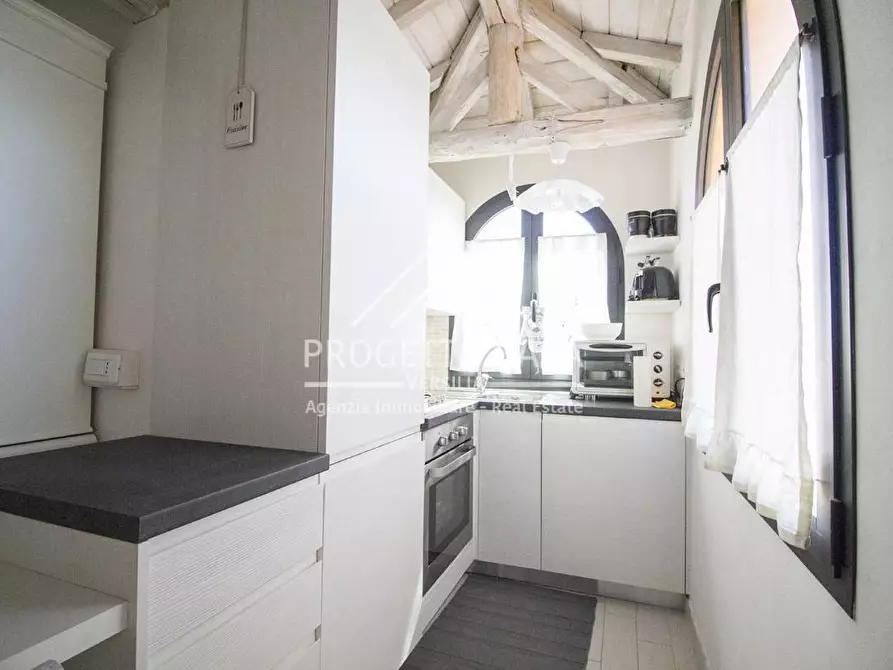 Immagine 12 di Appartamento in vendita  in VIA DEL TEATRO a Pietrasanta