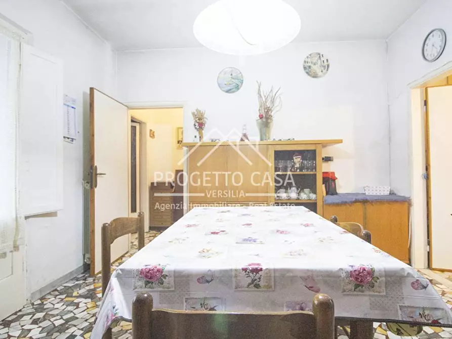 Immagine 11 di Appartamento in vendita  in VIA GOLDORA a Pietrasanta