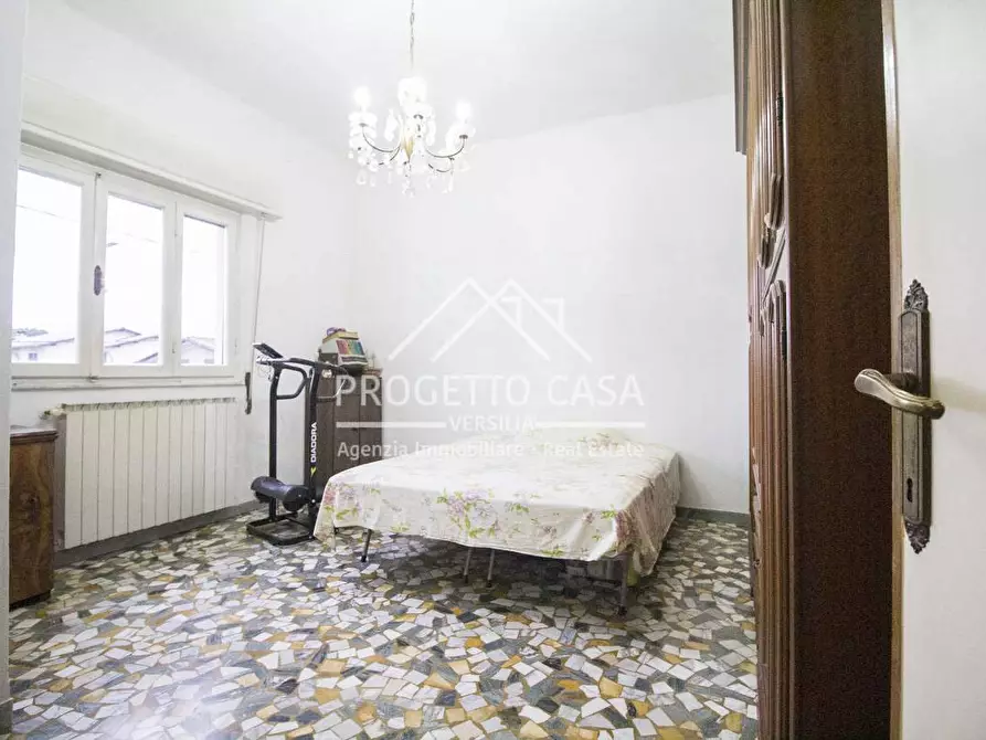 Immagine 12 di Appartamento in vendita  in VIA GOLDORA a Pietrasanta