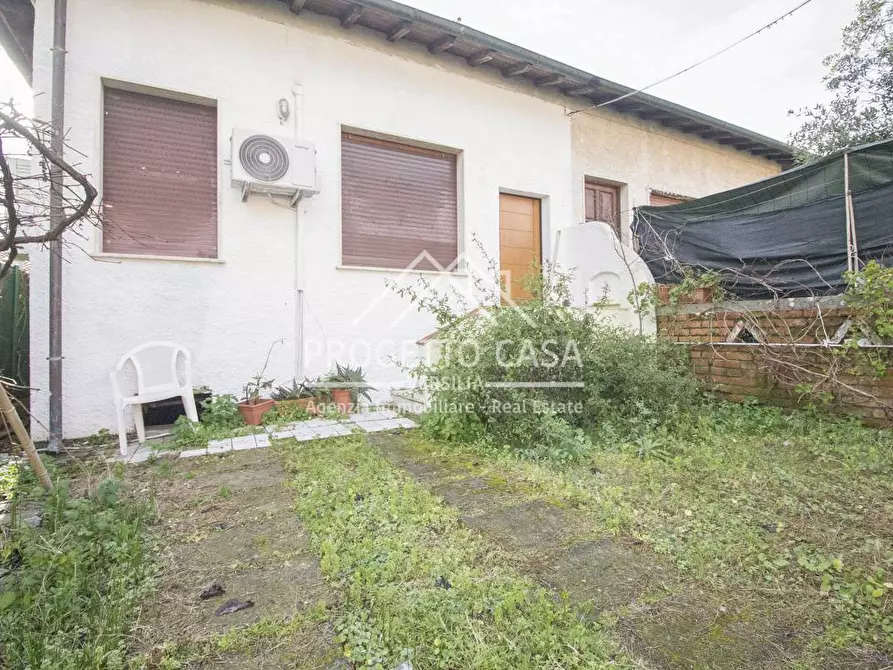 Immagine 1 di Casa indipendente in vendita  in VIA PARDINI TORRE DEL LAGO a Viareggio