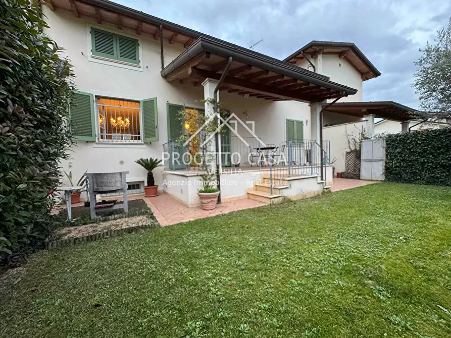 Immagine 24 di Casa indipendente in vendita  in via marche a Pietrasanta