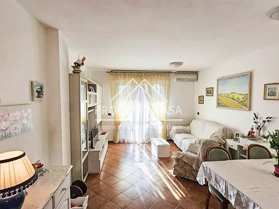 Immagine 1 di Appartamento in vendita  in via viii marzo a Viareggio