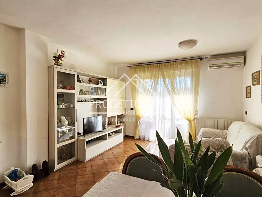 Immagine 2 di Appartamento in vendita  in via viii marzo a Viareggio