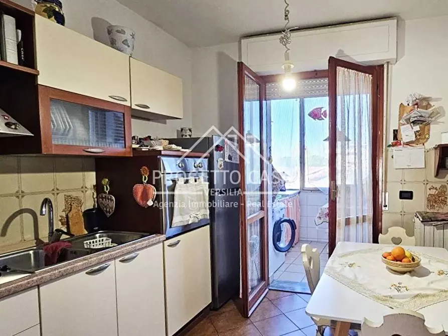 Immagine 5 di Appartamento in vendita  in via viii marzo a Viareggio