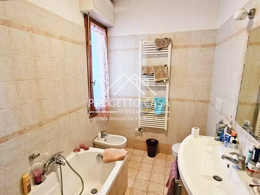 Immagine 8 di Appartamento in vendita  in via viii marzo a Viareggio