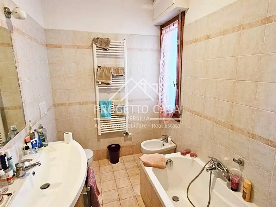 Immagine 19 di Appartamento in vendita  in via viii marzo a Viareggio