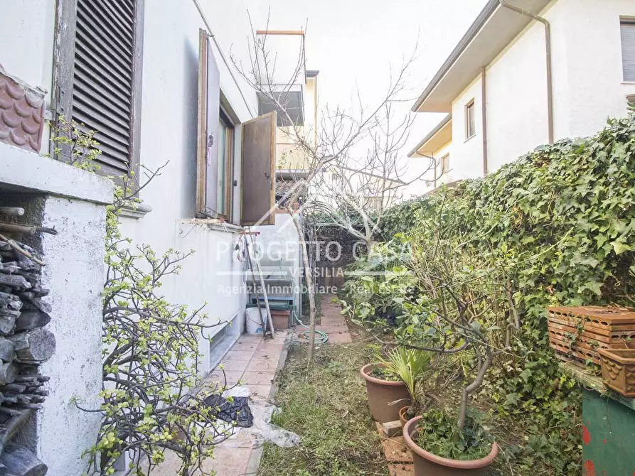 Immagine 50 di Casa indipendente in vendita  in VIA LELIO GIUSTI a Viareggio