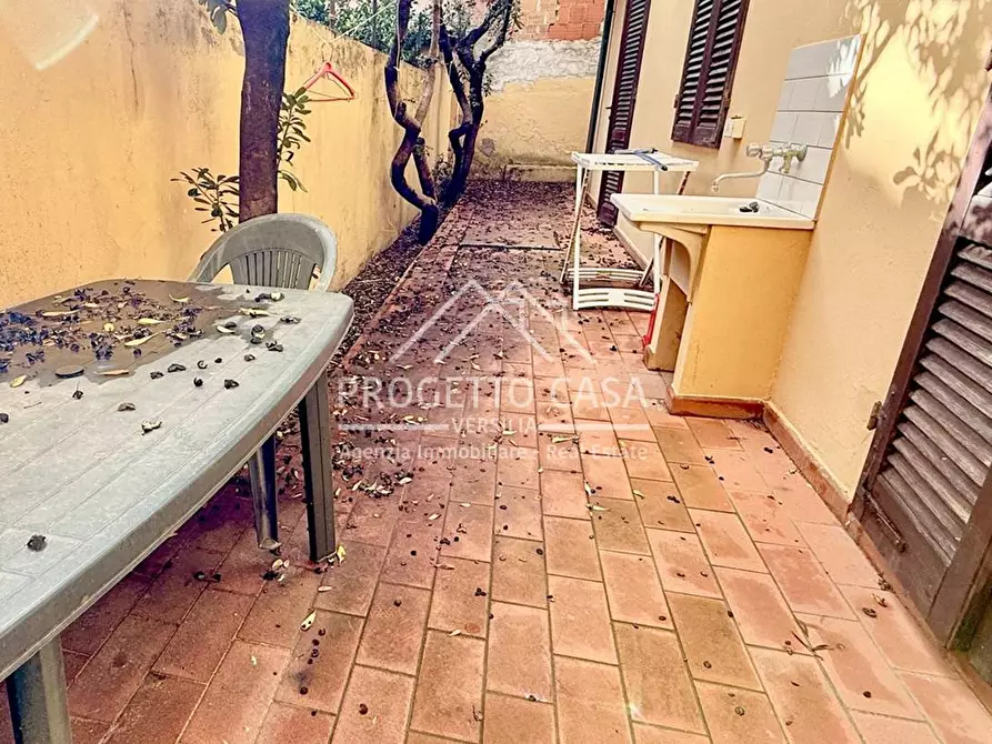 Immagine 4 di Appartamento in vendita  in via pellegrinetti a Camaiore